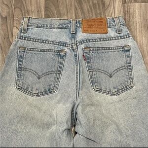 Levi's 550 light blue denim jeans straight leg style jeans vintage mom jeans 26”